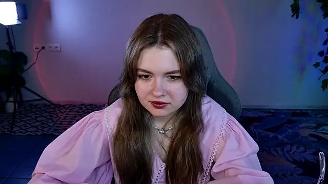 Snapshot of HaleySun chatting on October 7, 2025, 9:06 am HaleySun online show from October 7, 2025, 9:06 am