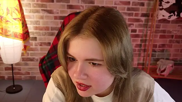 Snapshot of HaleySun chatting on October 15, 2025, 1:11 pm HaleySun online show from October 15, 2025, 1:11 pm