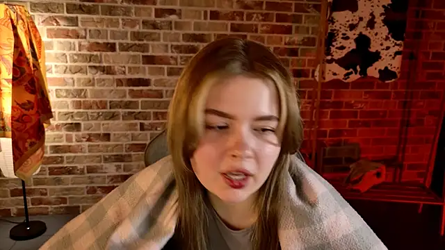 Snapshot of HaleySun chatting on October 25, 2025, 9:28 am HaleySun online show from October 25, 2025, 9:28 am