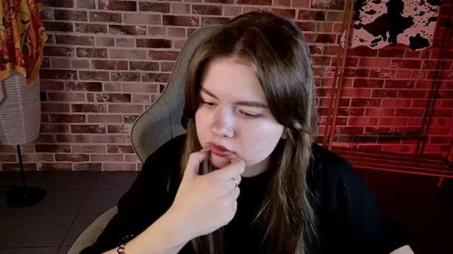 Snapshot of HaleySun chatting on November 3, 2025, 9:10 am HaleySun online show from November 3, 2025, 9:10 am