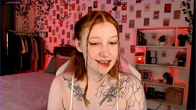 Ayla Hicks online show from October 1, 2025, 3:12 am