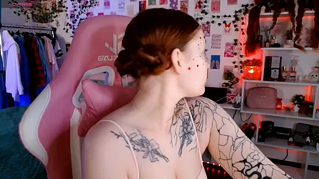 Ayla Hicks online show from November 20, 2025, 7:02 pm