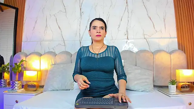 Snapshot of Samantha_Fiire chatting on July 24, 2026, 12:25 pm Samantha Fiire online show from July 24, 2026, 12:25 pm