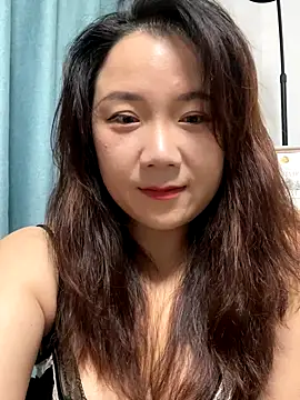 Snapshot of Momo-9988 chatting on October 25, 2025, 4:35 pm Momo-9988 online show from October 25, 2025, 4:35 pm