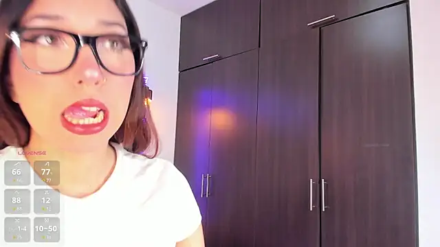 Snapshot of emily__walker chatting on October 5, 2025, 2:54 am emily walker online show from October 5, 2025, 2:54 am