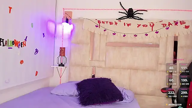 Snapshot of emily__walker chatting on October 22, 2025, 1:22 pm emily walker online show from October 22, 2025, 1:22 pm