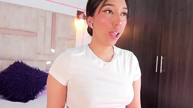 Snapshot of emily__walker chatting on November 20, 2025, 12:38 pm emily walker online show from November 20, 2025, 12:38 pm