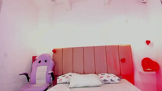 Snapshot of emily__walker chatting on February 15, 2026, 5:37 am emily walker online show from February 15, 2026, 5:37 am