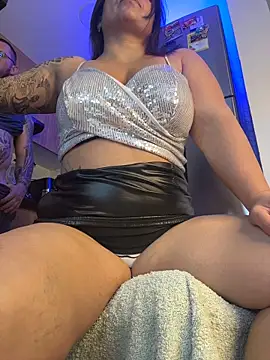 liz and thiago online show from May 4, 2026, 9:00 pm