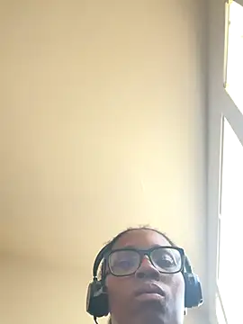 Snapshot of YeahhhitsBreezy chatting on October 13, 2025, 6:41 pm YeahhhitsBreezy online show from October 13, 2025, 6:41 pm