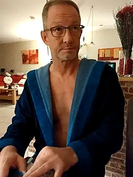 Snapshot of TommyTom76 chatting on November 7, 2025, 8:20 pm TommyTom76 online show from November 7, 2025, 8:20 pm