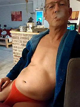 Snapshot of TommyTom76 chatting on November 8, 2025, 11:47 pm TommyTom76 online show from November 8, 2025, 11:47 pm