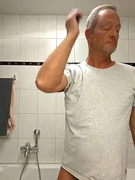 Snapshot of TommyTom76 chatting on December 16, 2025, 9:47 am TommyTom76 online show from December 16, 2025, 9:47 am