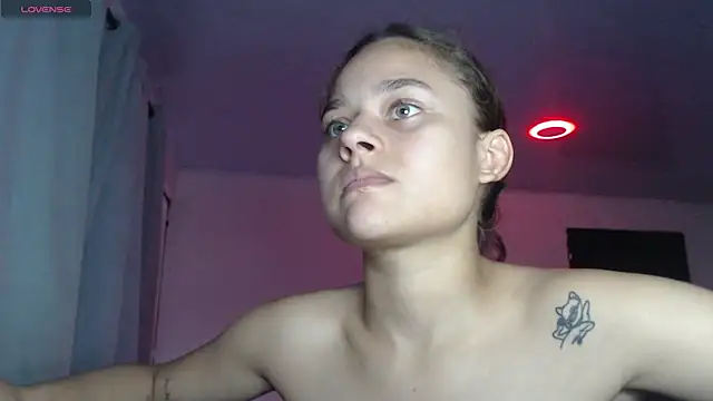 Snapshot of LittleCheerry69 chatting on November 6, 2025, 6:31 pm LittleCheerry69 online show from November 6, 2025, 6:31 pm