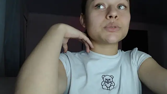 Snapshot of LittleCheerry69 chatting on November 12, 2025, 4:07 pm LittleCheerry69 online show from November 12, 2025, 4:07 pm