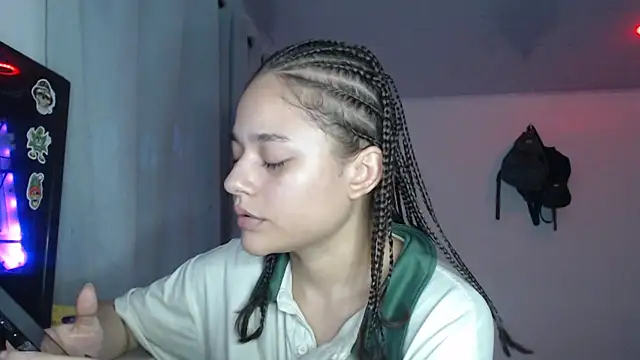 Snapshot of LittleCheerry69 chatting on November 28, 2025, 3:47 pm LittleCheerry69 online show from November 28, 2025, 3:47 pm