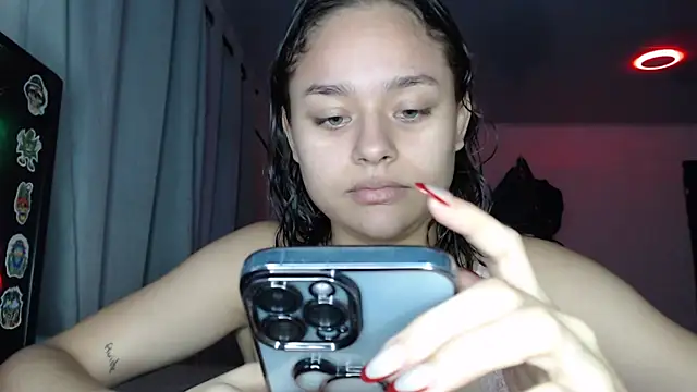 Snapshot of LittleCheerry69 chatting on December 3, 2025, 2:48 pm LittleCheerry69 online show from December 3, 2025, 2:48 pm