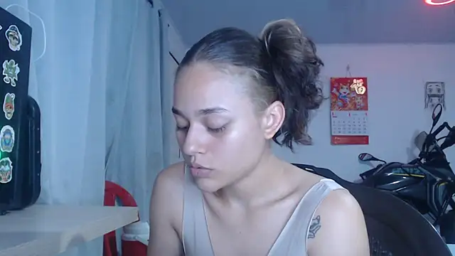 Snapshot of LittleCheerry69 chatting on January 9, 2026, 4:37 am LittleCheerry69 online show from January 9, 2026, 4:37 am