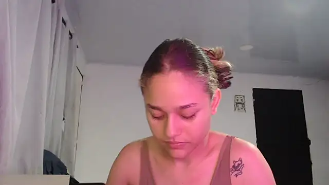 Snapshot of LittleCheerry69 chatting on February 26, 2026, 4:28 pm LittleCheerry69 online show from February 26, 2026, 4:28 pm