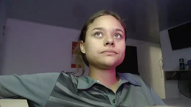 Snapshot of LittleCheerry69 chatting on March 11, 2026, 4:13 pm LittleCheerry69 online show from March 11, 2026, 4:13 pm