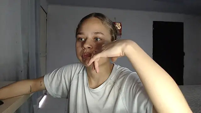 Snapshot of LittleCheerry69 chatting on March 27, 2026, 4:07 pm LittleCheerry69 online show from March 27, 2026, 4:07 pm