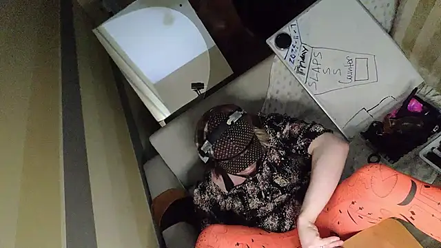 LilithsEve online show from November 7, 2025, 8:20 pm