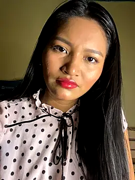 Snapshot of fenixzara chatting on September 24, 2025, 6:33 pm fenixzara online show from September 24, 2025, 6:33 pm