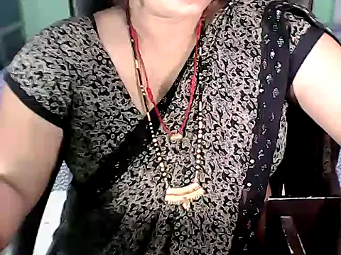 BABITA KUMARII online show from October 18, 2025, 5:14 pm