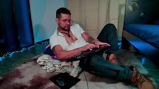 LucasGaeel online show from October 5, 2025, 10:29 pm