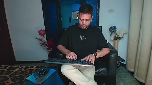 LucasGaeel online show from June 6, 2026, 12:27 am