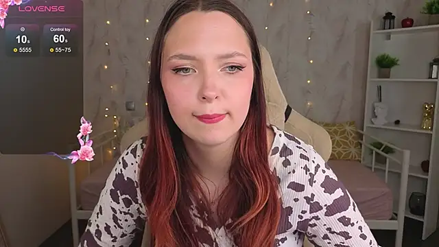 Snapshot of Monica__Queen chatting on June 3, 2026, 5:32 am Monica Queen online show from June 3, 2026, 5:32 am