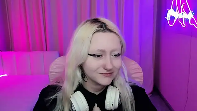 Snapshot of JuliaSharkk chatting on October 1, 2025, 8:48 pm JuliaSharkk online show from October 1, 2025, 8:48 pm