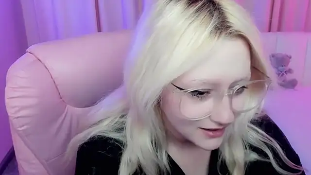 Snapshot of JuliaSharkk chatting on October 15, 2025, 7:36 pm JuliaSharkk online show from October 15, 2025, 7:36 pm