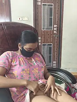 Snapshot of Love_Queen11 chatting on November 9, 2025, 4:27 pm Love Queen11 online show from November 9, 2025, 4:27 pm