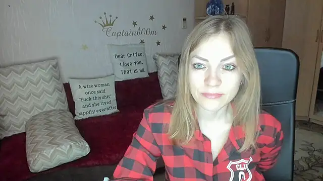 Snapshot of Tiffany_Bates chatting on October 9, 2025, 3:48 am Tiffany Bates online show from October 9, 2025, 3:48 am