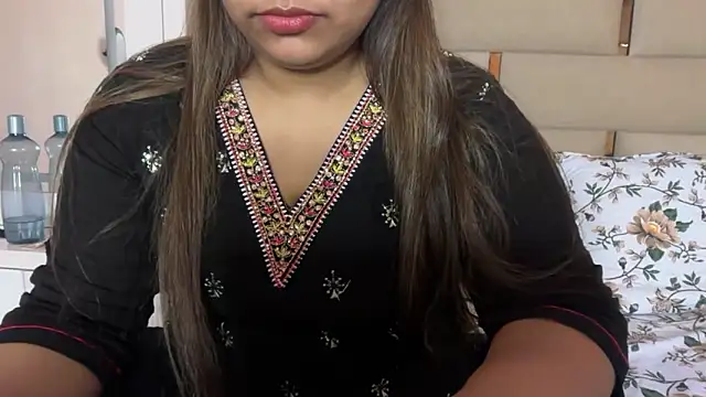 Snapshot of Miss_Rose__ chatting on June 22, 2026, 6:27 pm Miss Rose online show from June 22, 2026, 6:27 pm