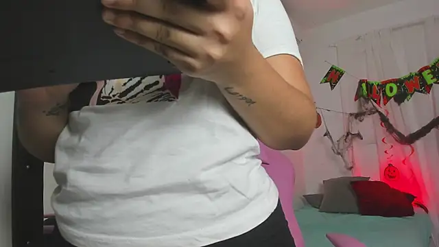 Snapshot of vanelope_smith chatting on October 19, 2025, 3:56 pm vanelope smith online show from October 19, 2025, 3:56 pm