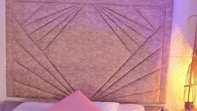 EmmaBlossom online show from December 15, 2025, 12:31 pm