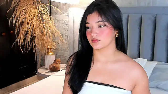 EmmaBlossom online show from May 2, 2026, 12:43 pm