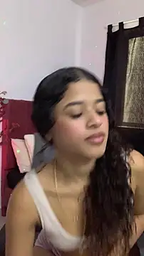 pequitasmedusa9 online show from November 28, 2025, 6:10 pm