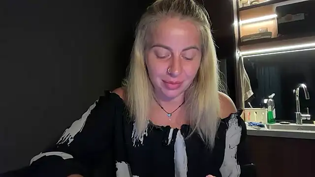 Miravynn online show from February 24, 2026, 5:22 pm