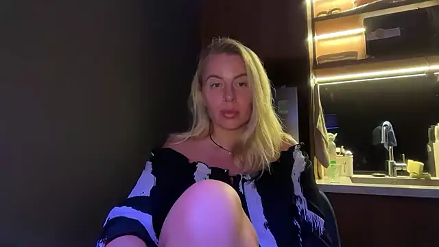 Miravynn online show from February 25, 2026, 5:00 pm