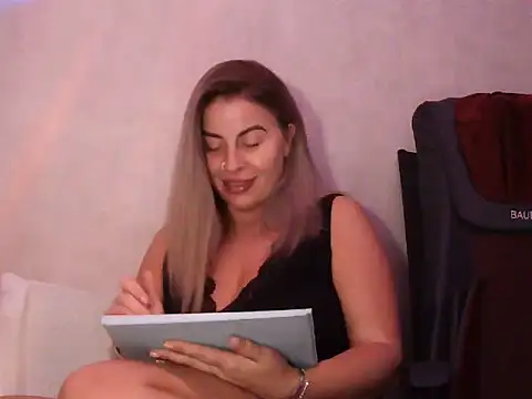 Miravynn online show from March 31, 2026, 9:37 pm