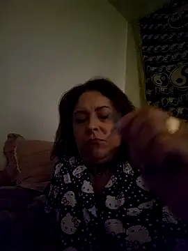 Snapshot of Queenbz1979 chatting on September 26, 2025, 8:18 am Queenbz1979 online show from September 26, 2025, 8:18 am