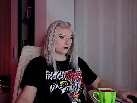 violet-siren-x online show from March 3, 2026, 9:04 am