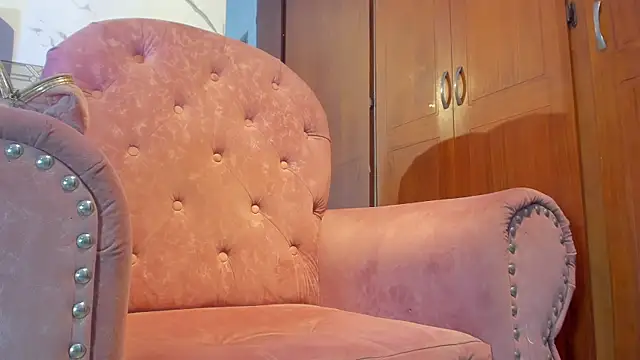 Snapshot of violett__rousee chatting on November 26, 2025, 2:51 pm violett rousee online show from November 26, 2025, 2:51 pm