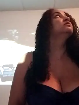 Snapshot of MEYBELLATINA chatting on September 30, 2025, 8:47 pm MEYBELLATINA online show from September 30, 2025, 8:47 pm