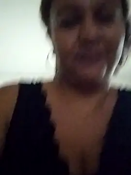 Snapshot of MEYBELLATINA chatting on November 22, 2025, 12:42 am MEYBELLATINA online show from November 22, 2025, 12:42 am