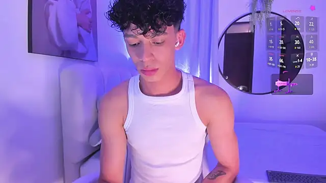 Snapshot of lion_stone chatting on October 3, 2025, 9:12 pm lion stone online show from October 3, 2025, 9:12 pm