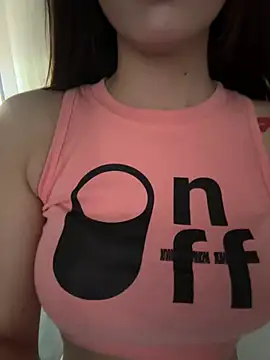 Quynhbabysexy online show from April 7, 2026, 6:25 am
